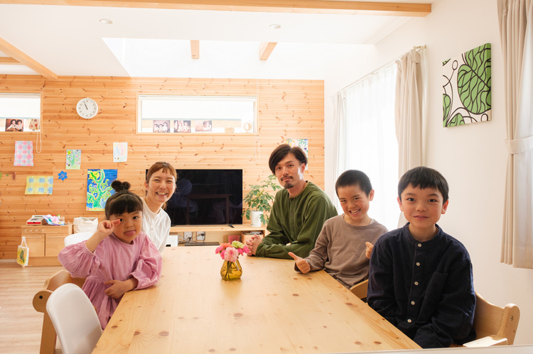 玄関から始まるオープン設計･5人家族がのびのび暮らす家　札幌市西区／Aさん