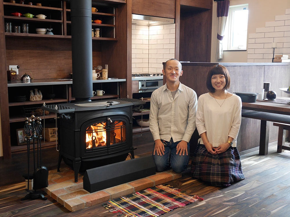 室内は山小屋風コテージの自由空間 暖房は薪ストーブ１台でほっこりと過ごす家 シノザキ建築事務所 いえズーム Iezoom