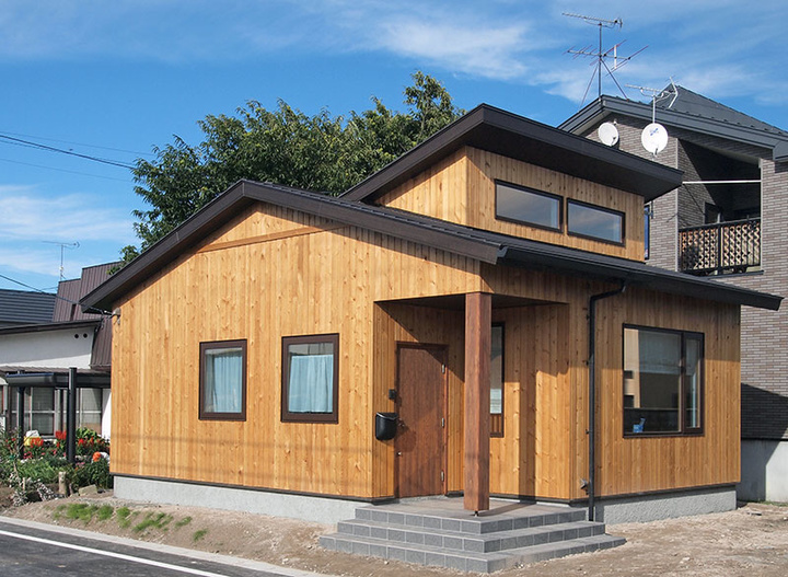 外壁は全て木の羽目板を使ったTさん邸