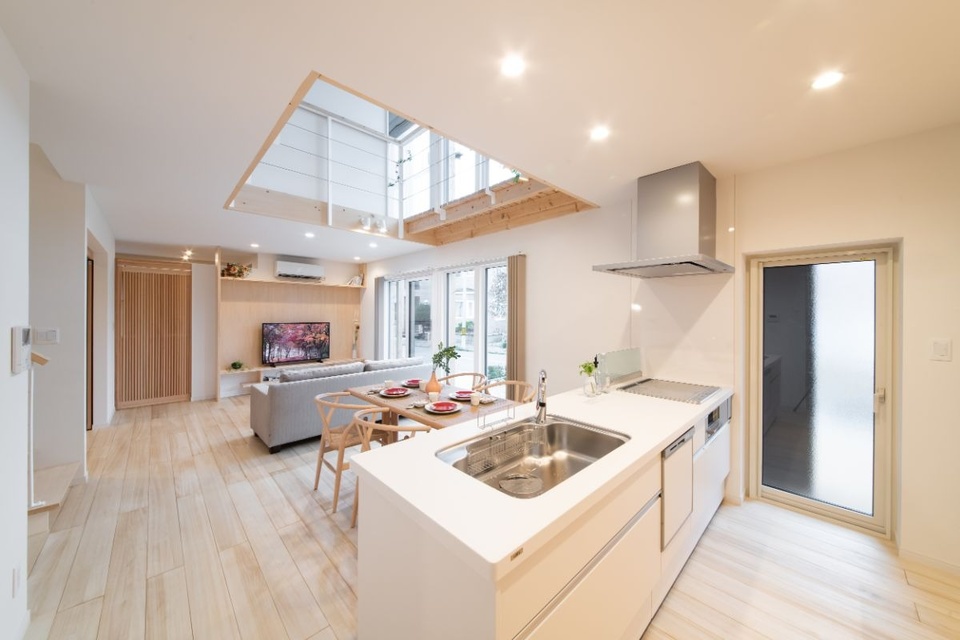 桐のフローリングは床暖房のように足裏が温かいと好評