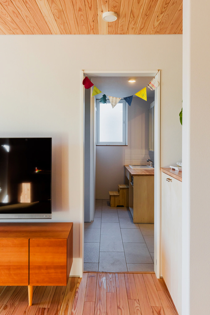 リビングの奥には洗面所が