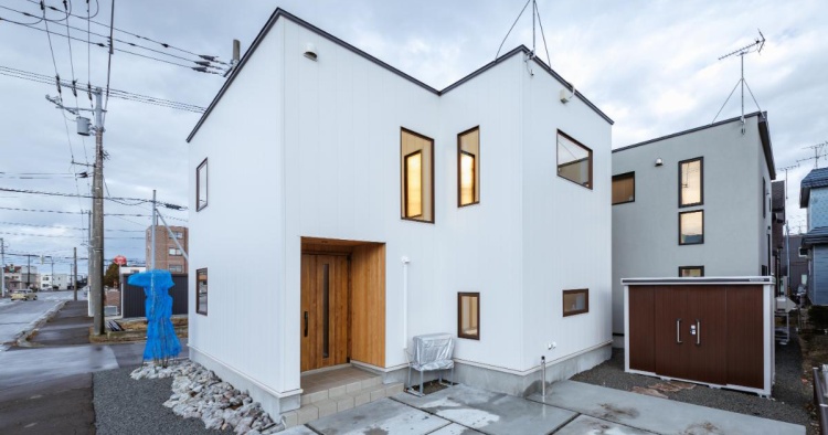 造作でトータルコーディネートされた、木の質感にあふれる住まい　恵庭市Ｅ邸