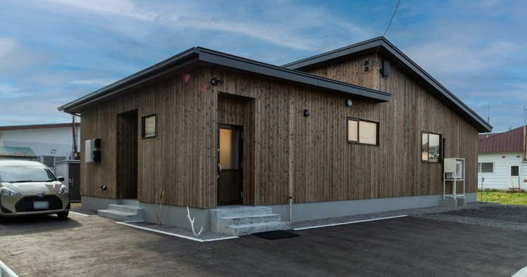 オーダーキッチンがあるこだわりの“山小屋”　森町／渋谷建設