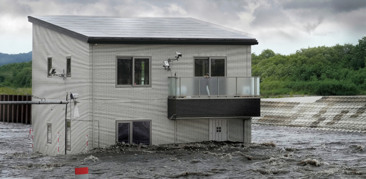 十勝川で堤防決壊実験！持ちこたえた一条工務店の耐水害住宅