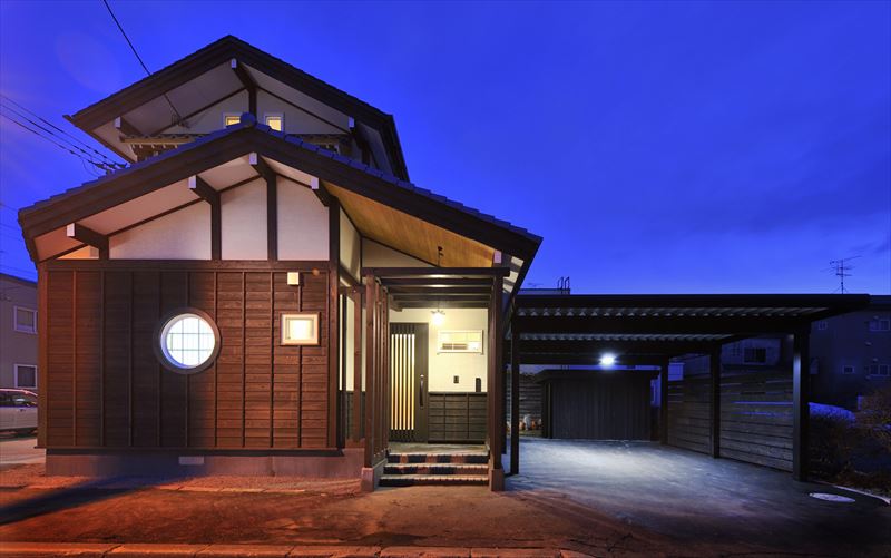 純和風の外観 室内は梁と大黒柱が見えるナチュラルなインテリアの家 札幌市 ｍさん いえズーム Iezoom