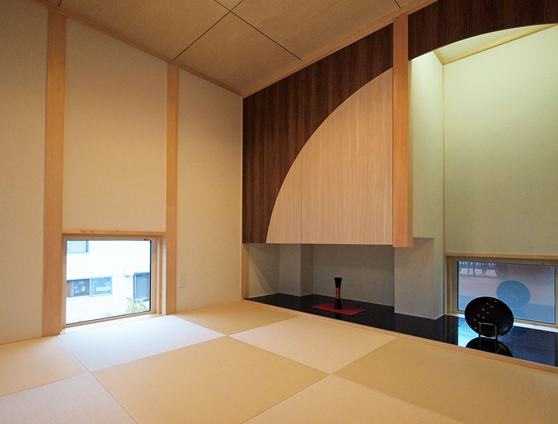 ２階の和室は、客間として使えるモダンな造り