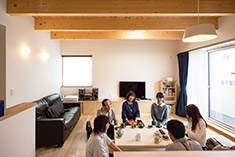 白と無垢のナチュラルモダンで快適な2階リビングの家／札幌市・Kさん／拓友建設