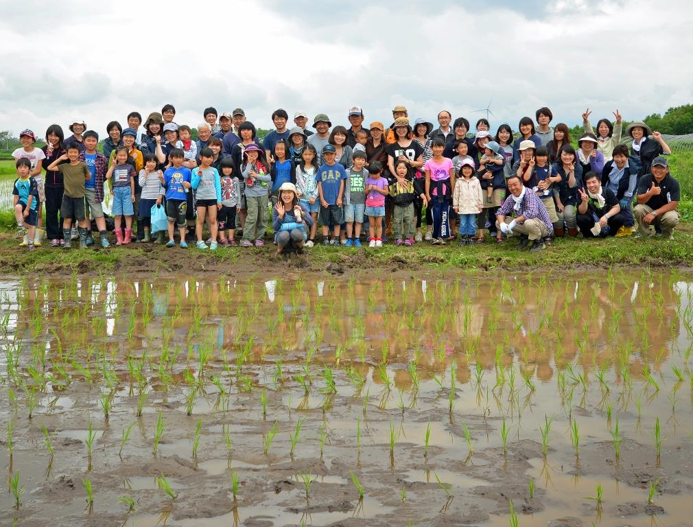 札幌近郊で農業体験（今回は田植え）と料理教室（今回はジンギスカン）に70名結集！